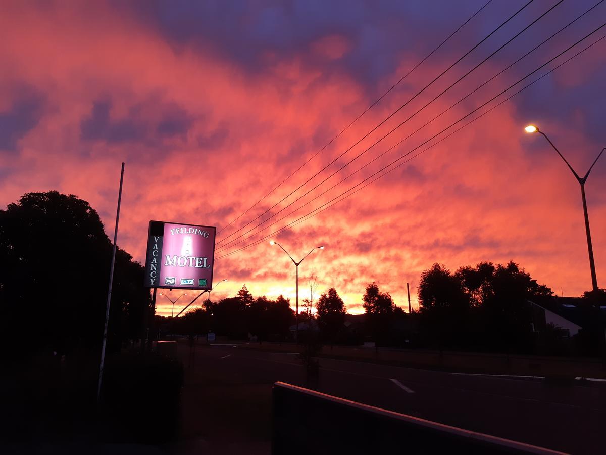 Feilding Motel Bagian luar foto
