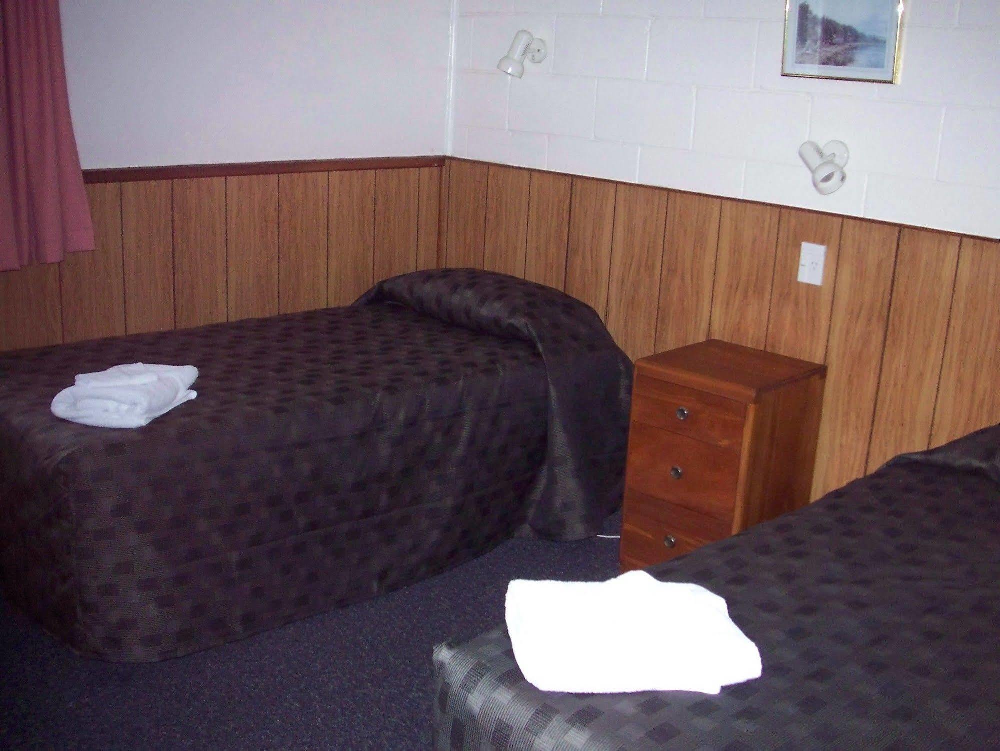 Feilding Motel Bagian luar foto