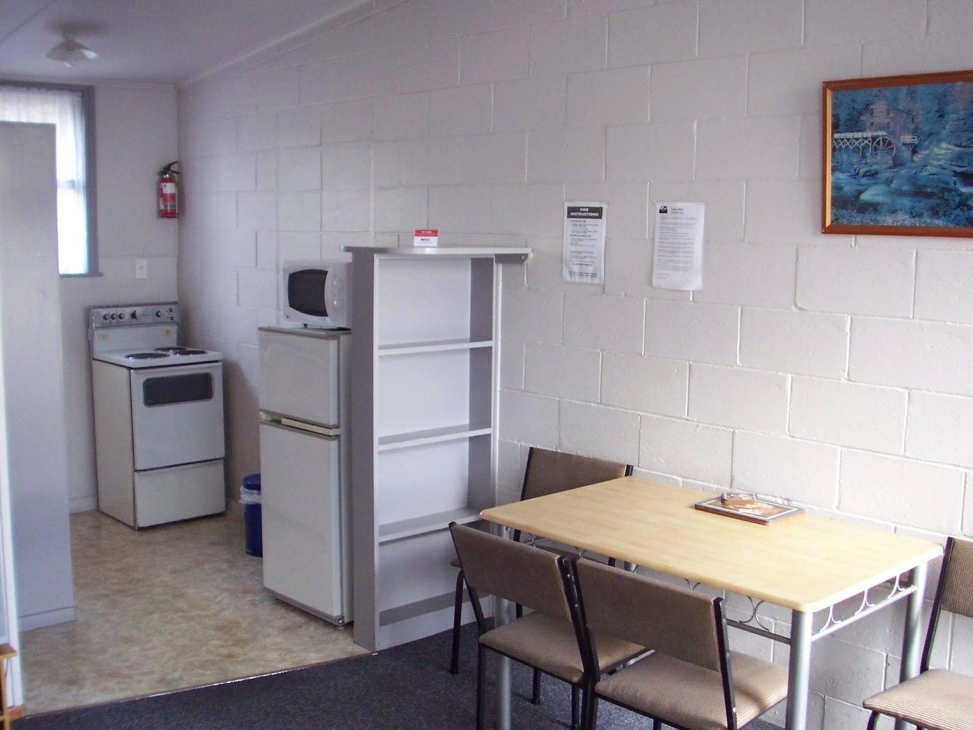 Feilding Motel Bagian luar foto